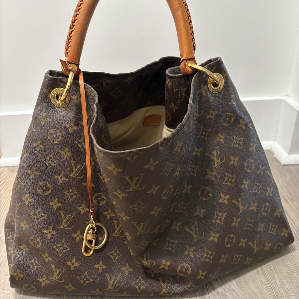 Louis Vuitton Monogram Artsy Tote MM with Vachetta Handles